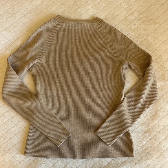 🔵 Ann Taylor Ribbed V-Neck Sweater - Picture 2 of 3